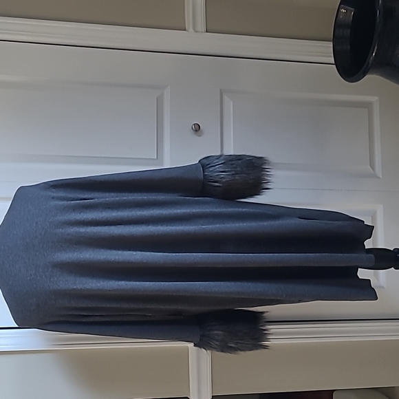 Vince Camuto Cardi w/Faux Fur Sleeves 2X NWT - Picture 4 of 6